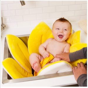 Blooming Bath Yellow Daisy